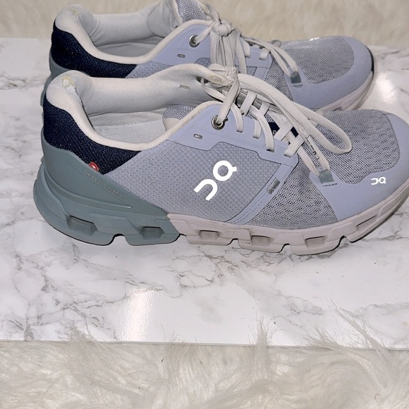 ON Running Cloudflyer 4 Sneakers size 9 - Picture 2 of 12